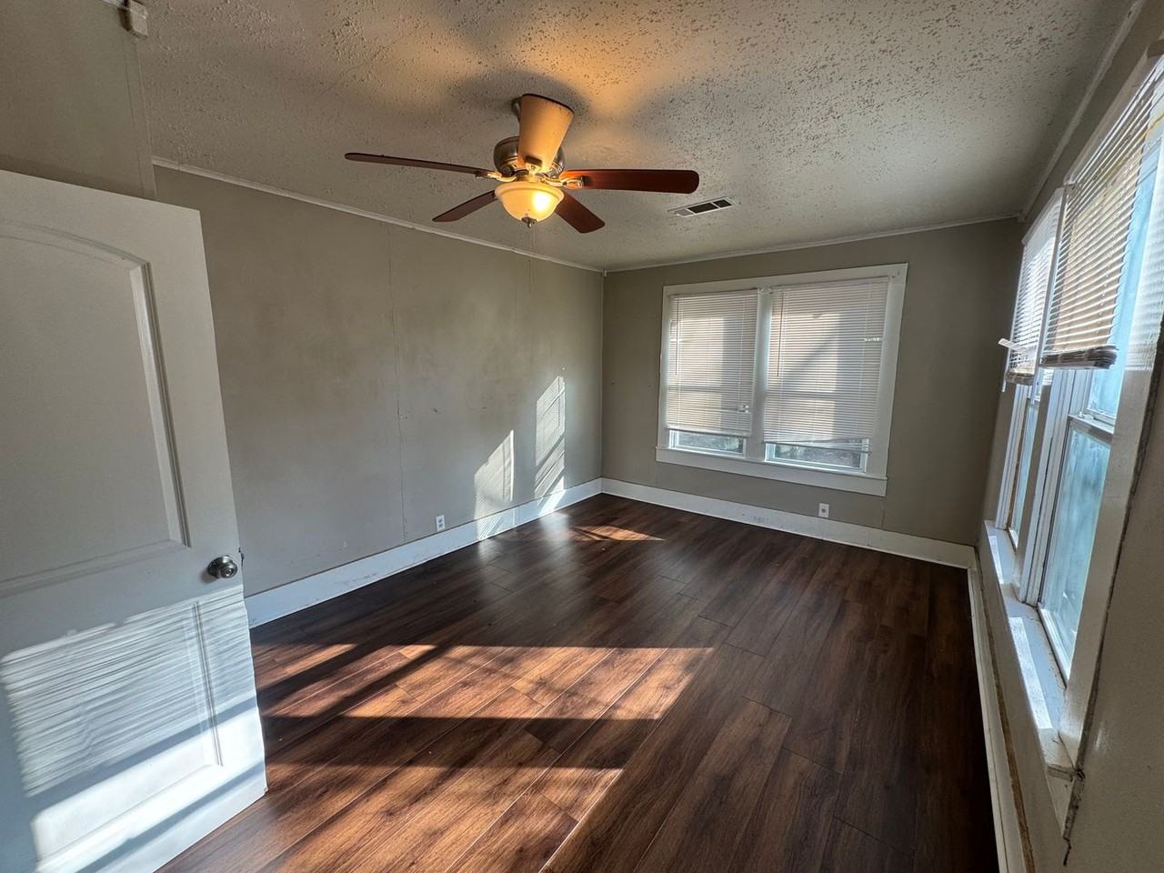 3131 W Laurel St - Photo 5 of 9