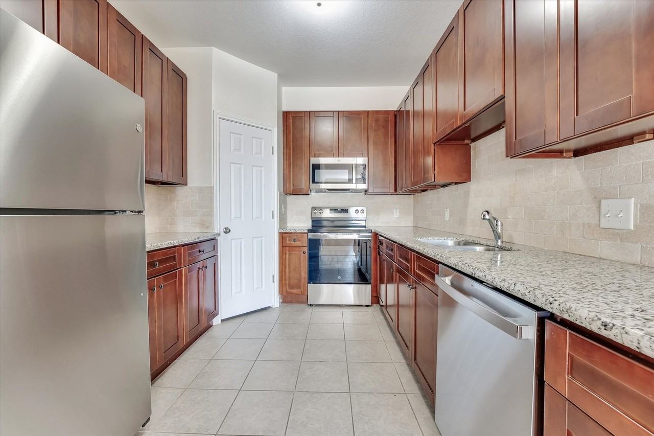 Neuens Square Apartments - Photo 3 of 8