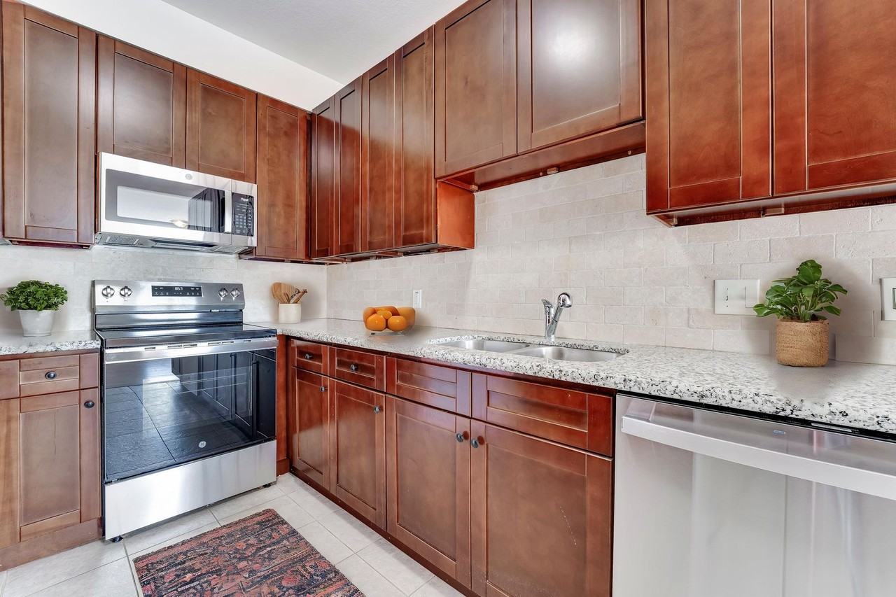 Neuens Square Apartments - Photo 4 of 8