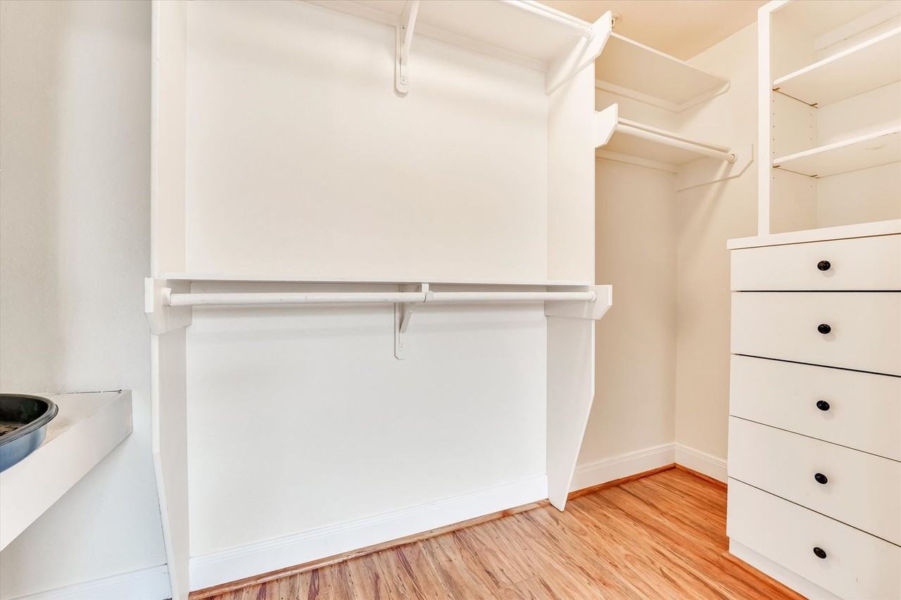 Neuens Square Apartments - Photo 6 of 8