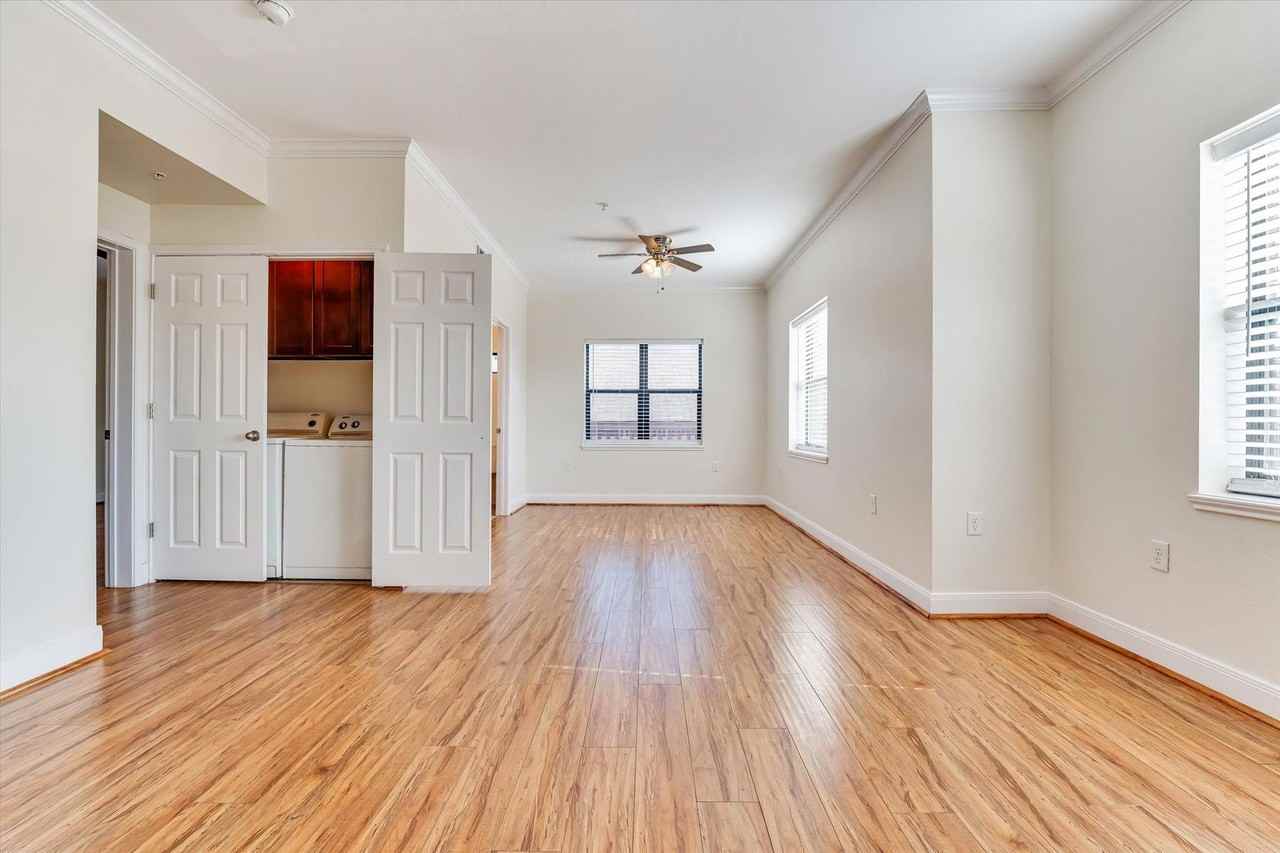 Neuens Square Apartments - Photo 7 of 8