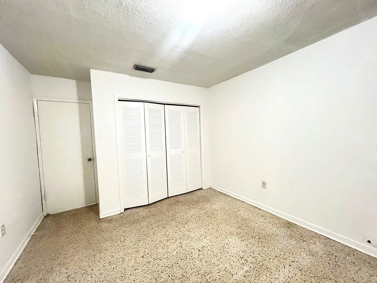 2762 Sw 21st St - Photo 2 of 26