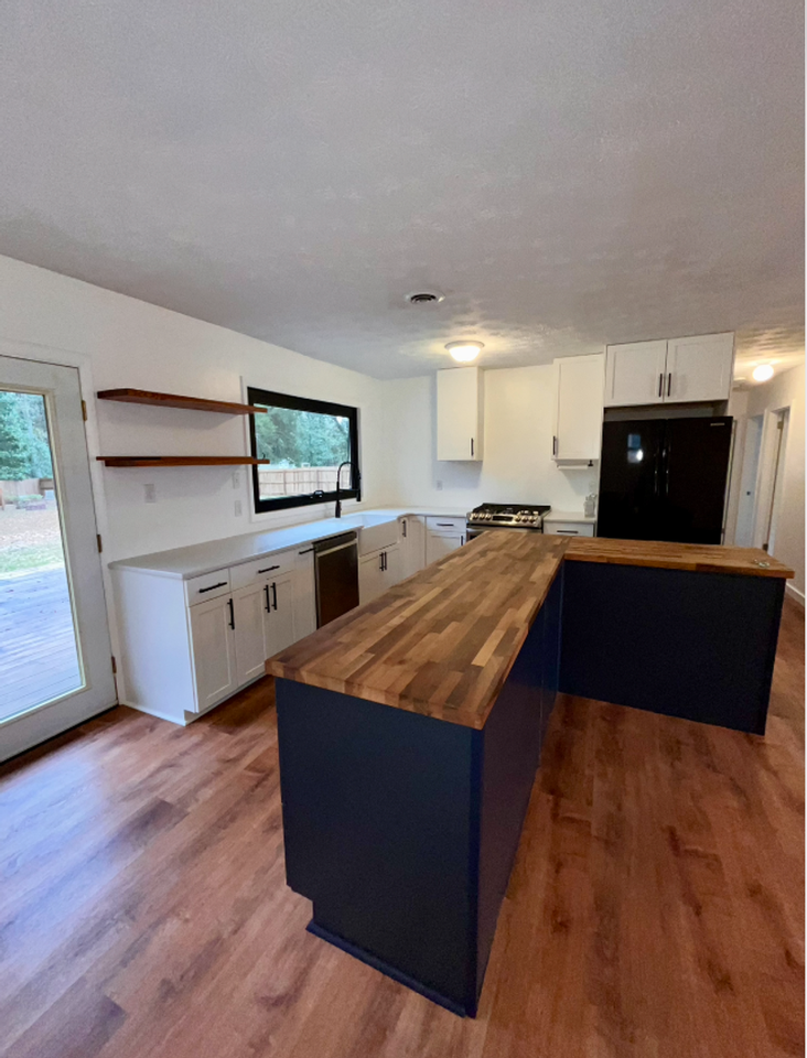 1015 Flowers Ave - Photo 5 of 9