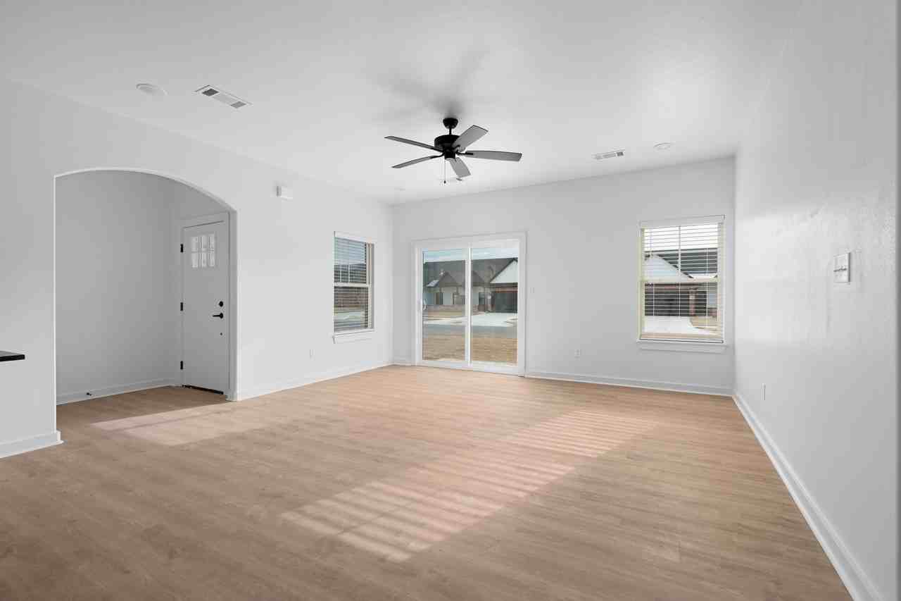 8814 Bainbridge Ct - Photo 2 of 23