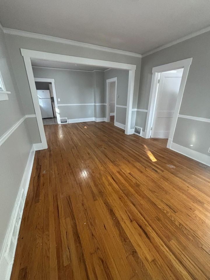 4710 Franklin St - Photo 3 of 18