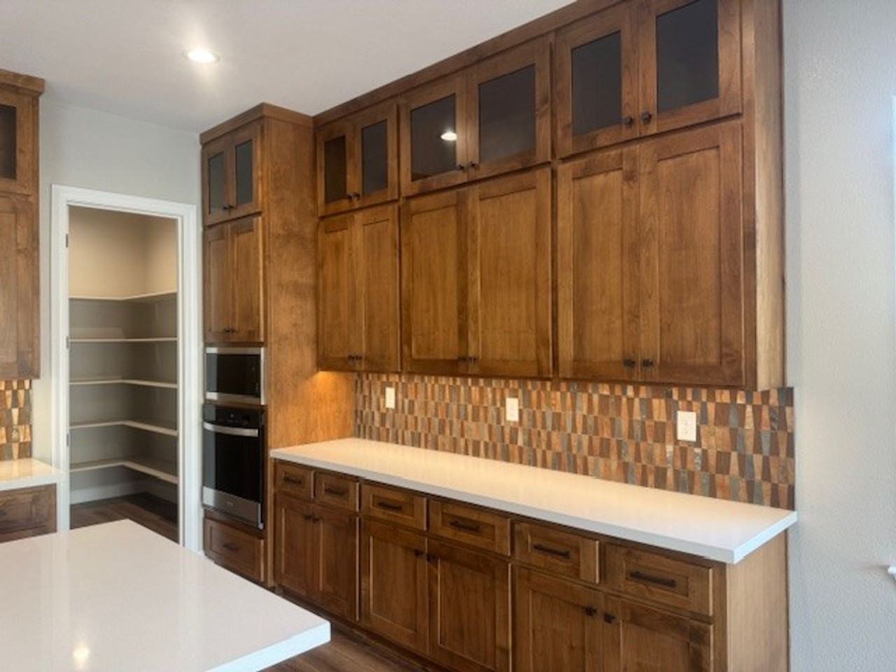 195 Commodore Dr - Photo 5 of 17