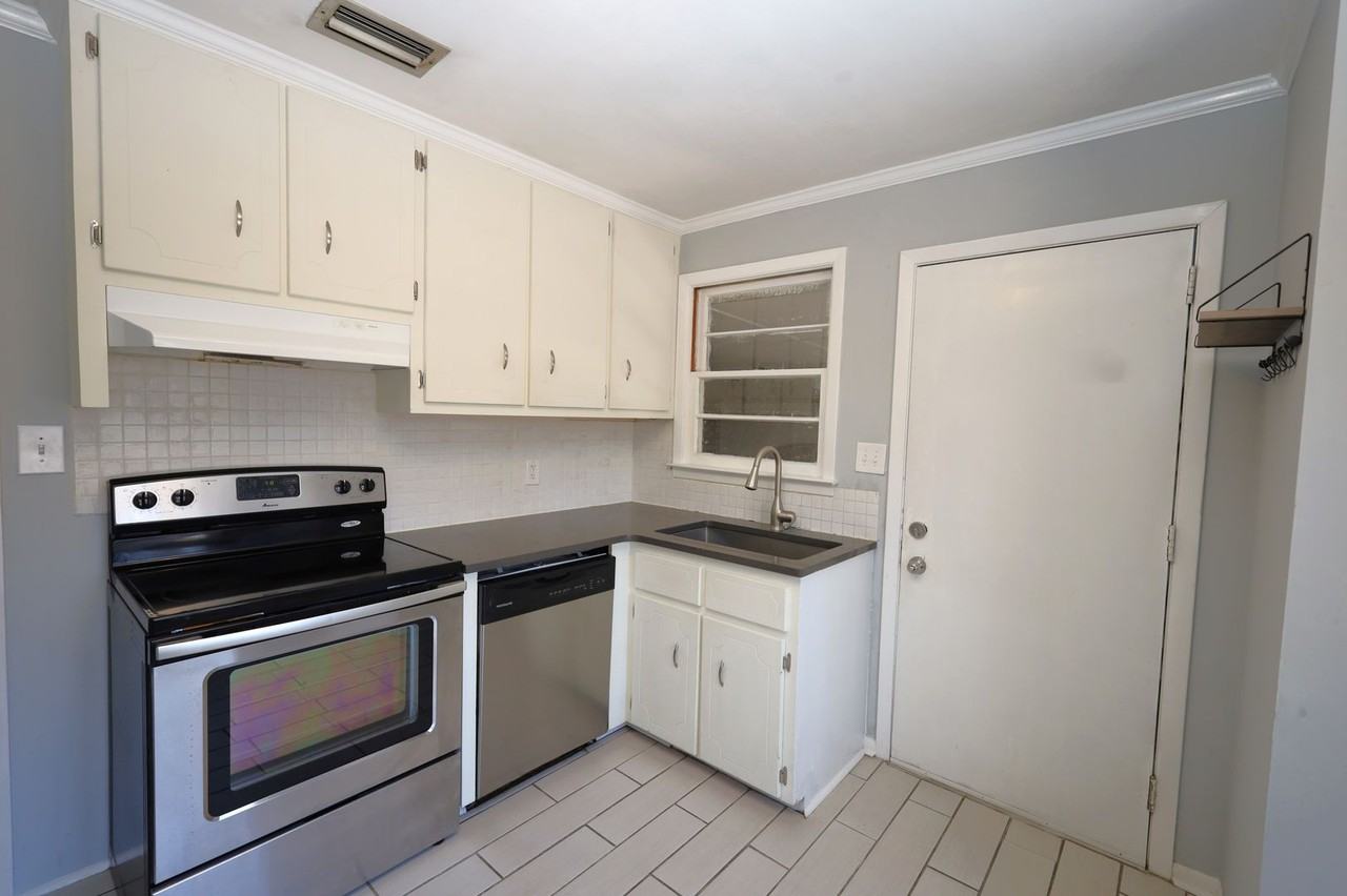 1709 Azalea Dr #A - Photo 3 of 9