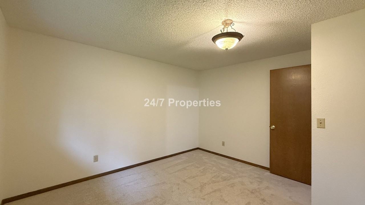 5320 Chinook Ct - Photo 5 of 20