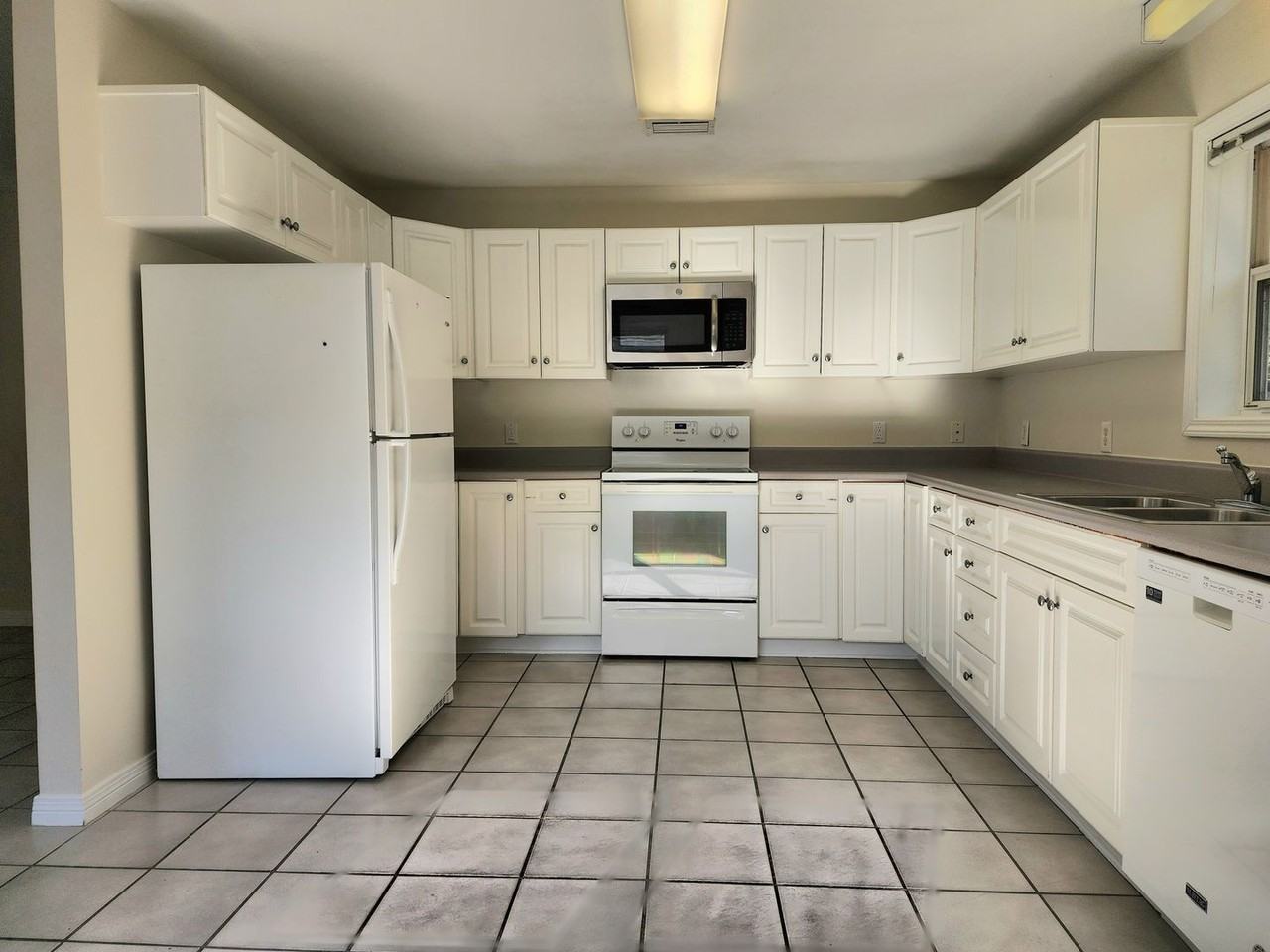 9100 Bay Pines Rd - Photo 6 of 31