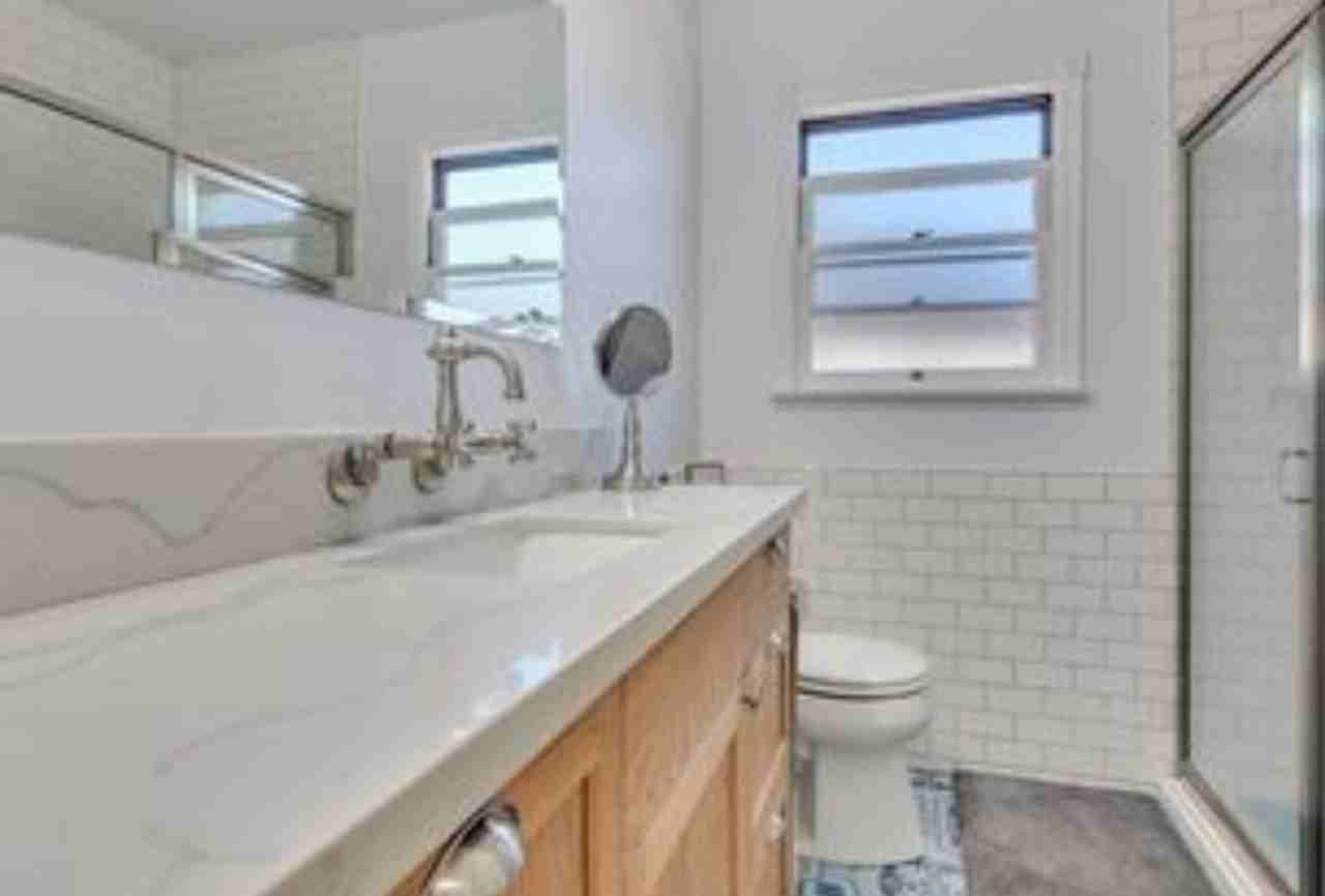 2707 Vine St - Photo 4 of 13