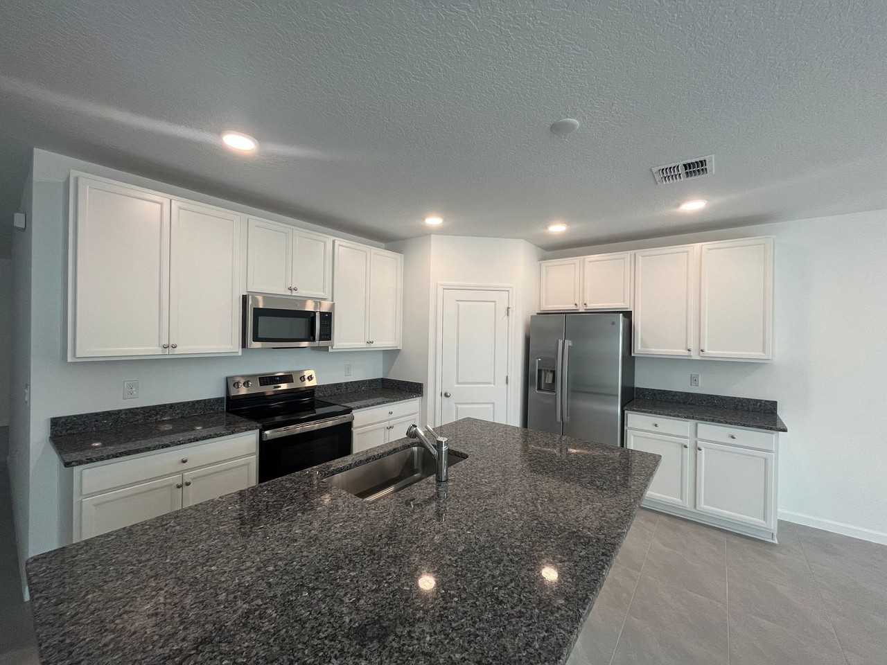 5 Wagner Pl - Photo 2 of 21