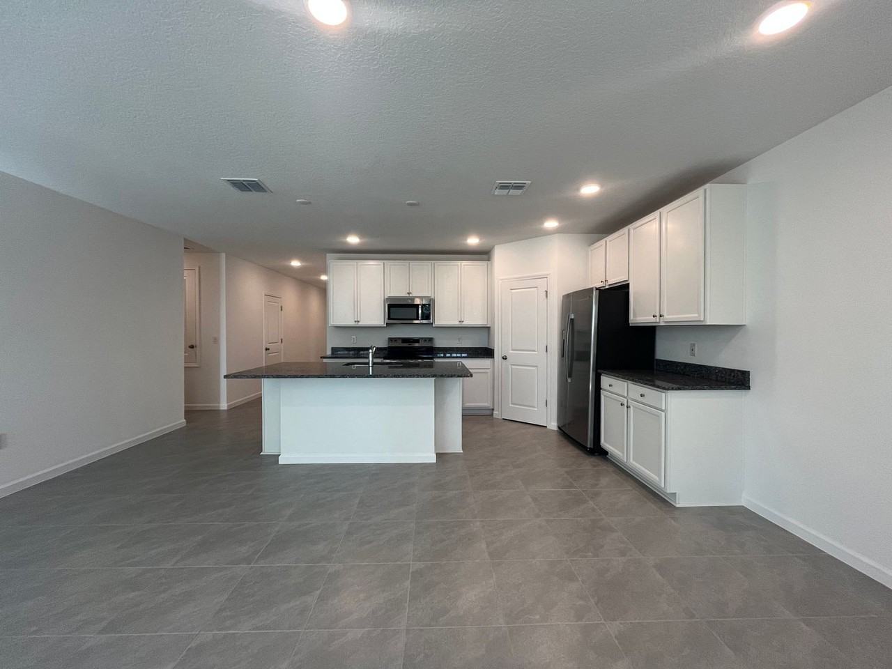 5 Wagner Pl - Photo 3 of 21