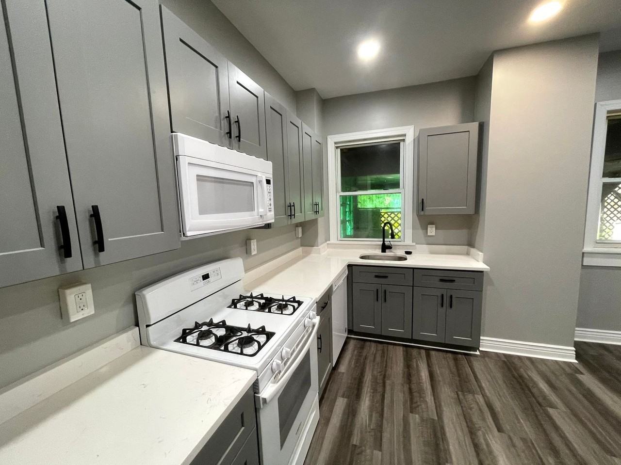 3343 Parkview Ave - Photo 4 of 12