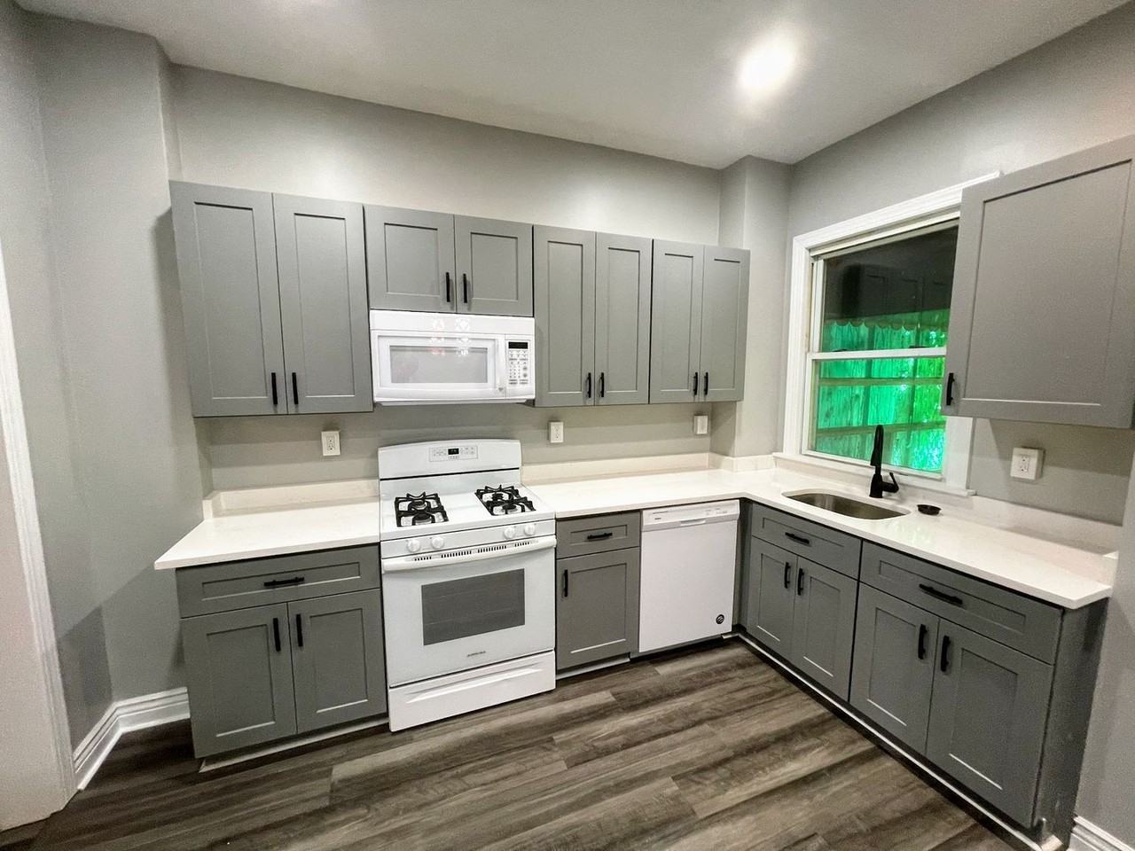 3343 Parkview Ave - Photo 3 of 12