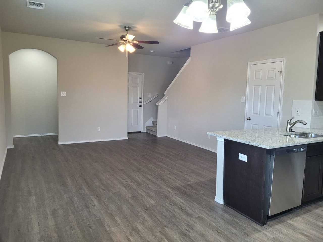 3406 Scott Cir - Photo 4 of 20
