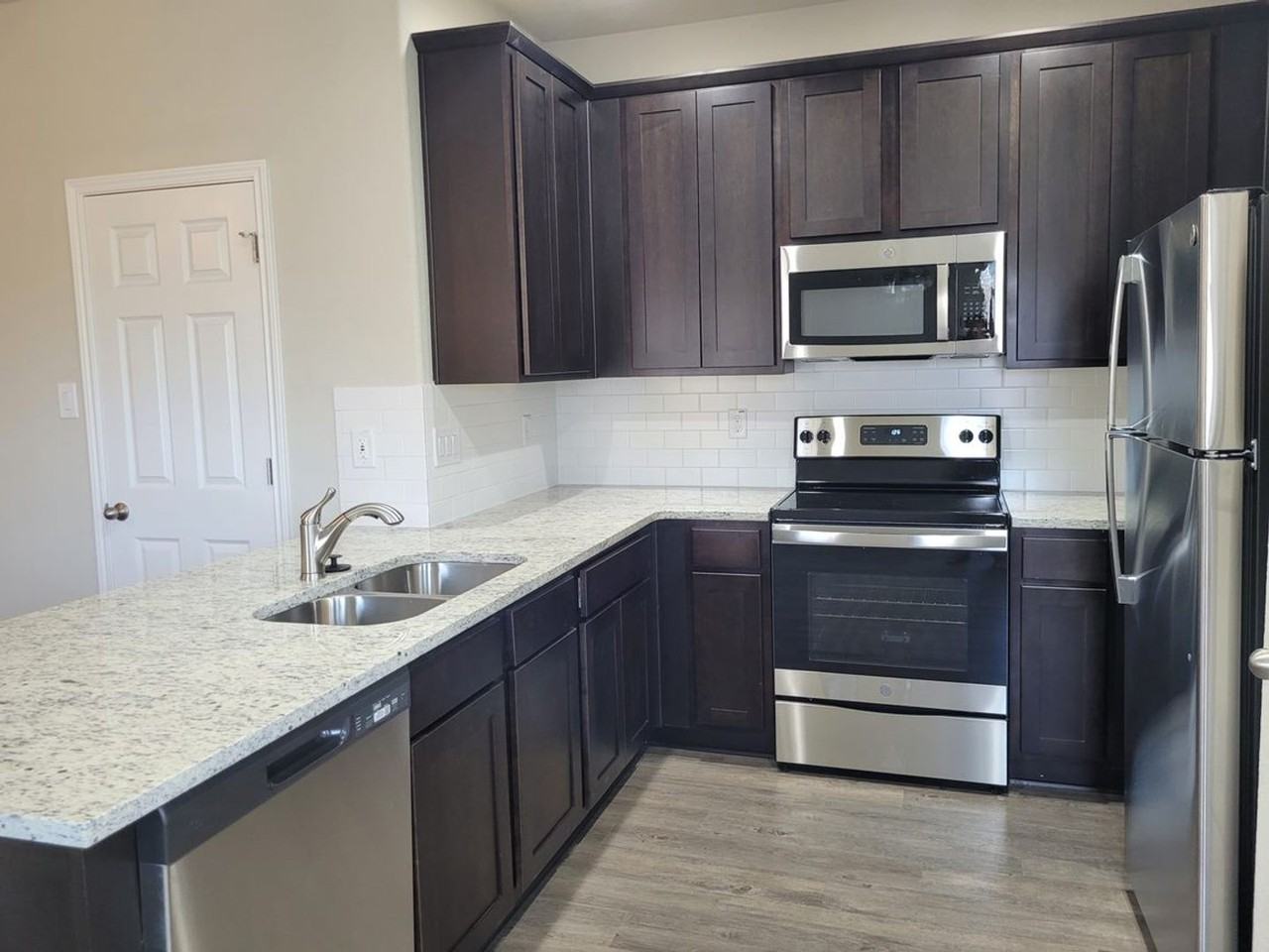 3406 Scott Cir - Photo 5 of 20