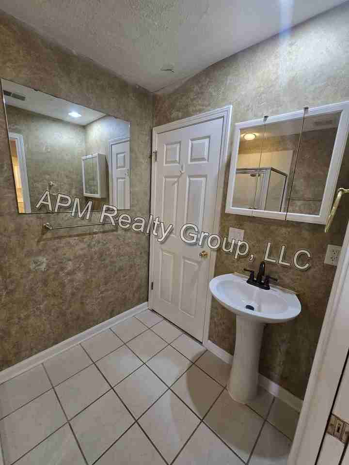 18 Baltusrol Ct - Photo 3 of 15