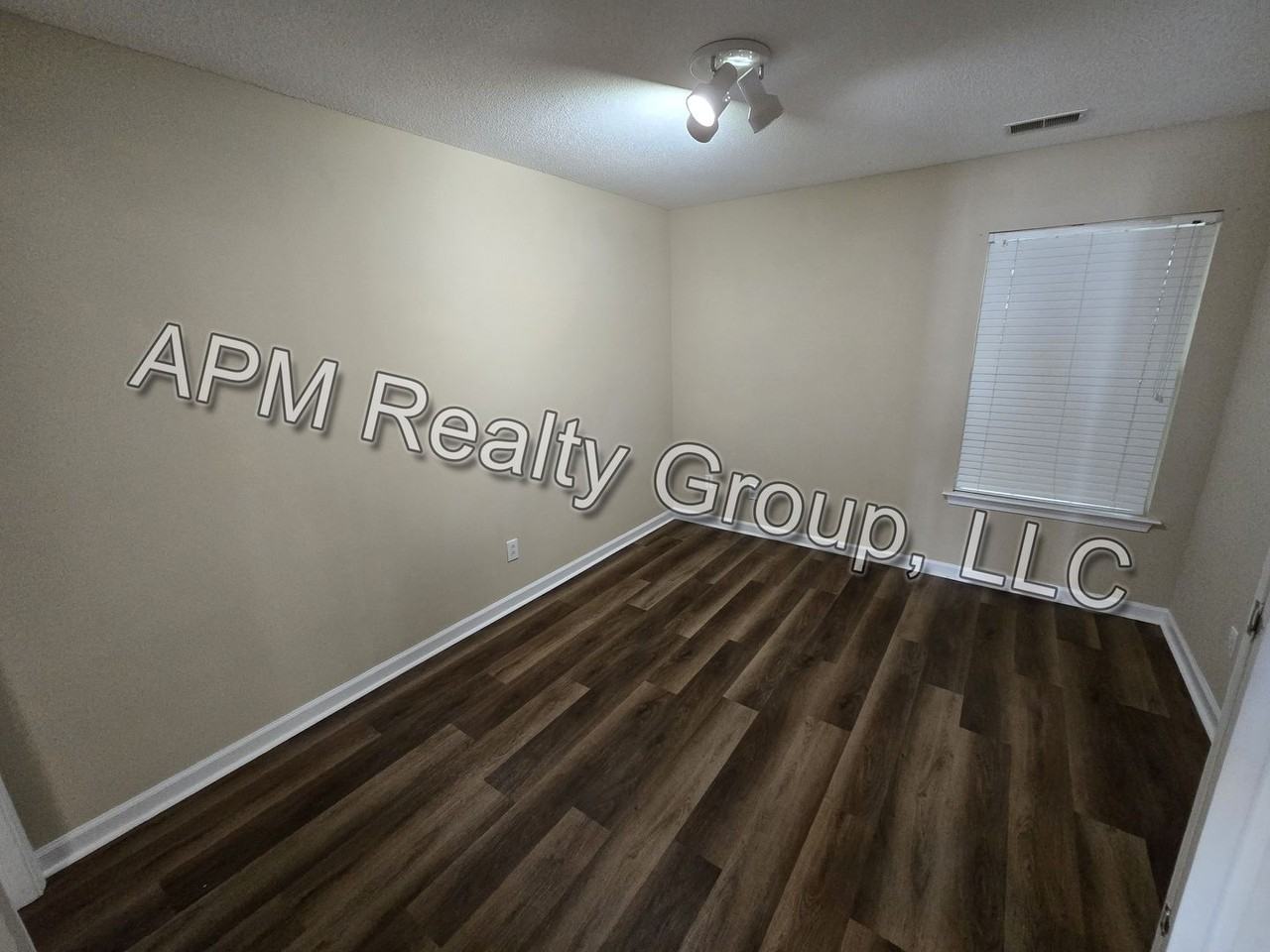 18 Baltusrol Ct - Photo 5 of 15