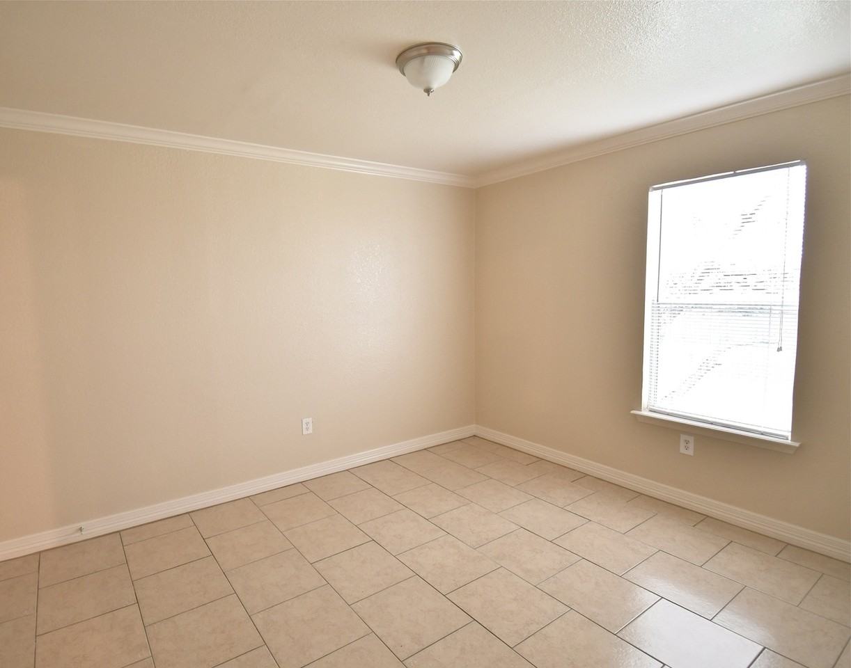 3626 Cranford Ave - Photo 5 of 9