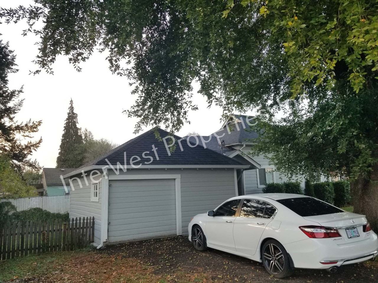 670 Se Walnut St - Photo 5 of 24