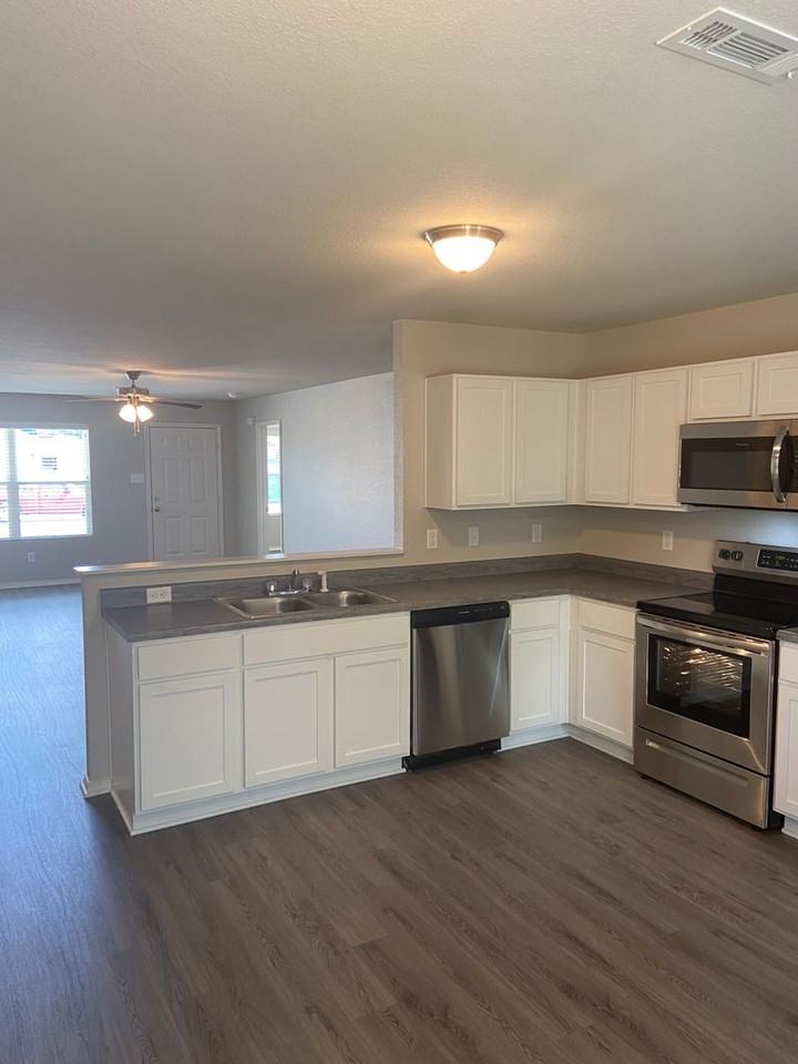 1665 Raden St - Photo 7 of 20