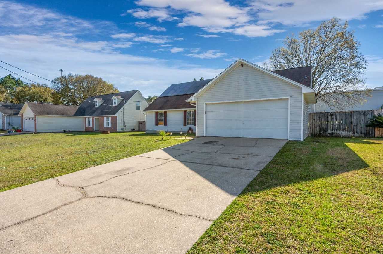 121 Nicole Ln - Photo 2 of 43