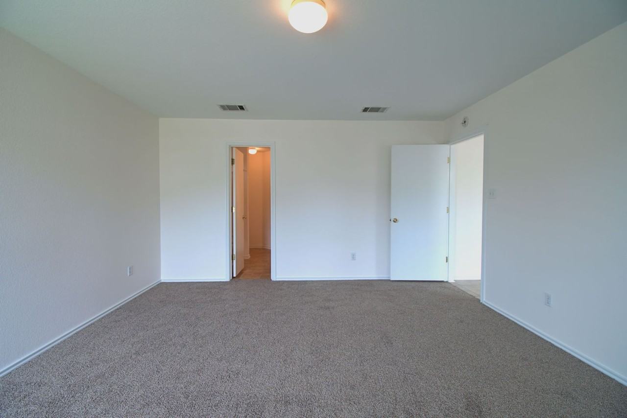 226 Sylvan St - Photo 3 of 28