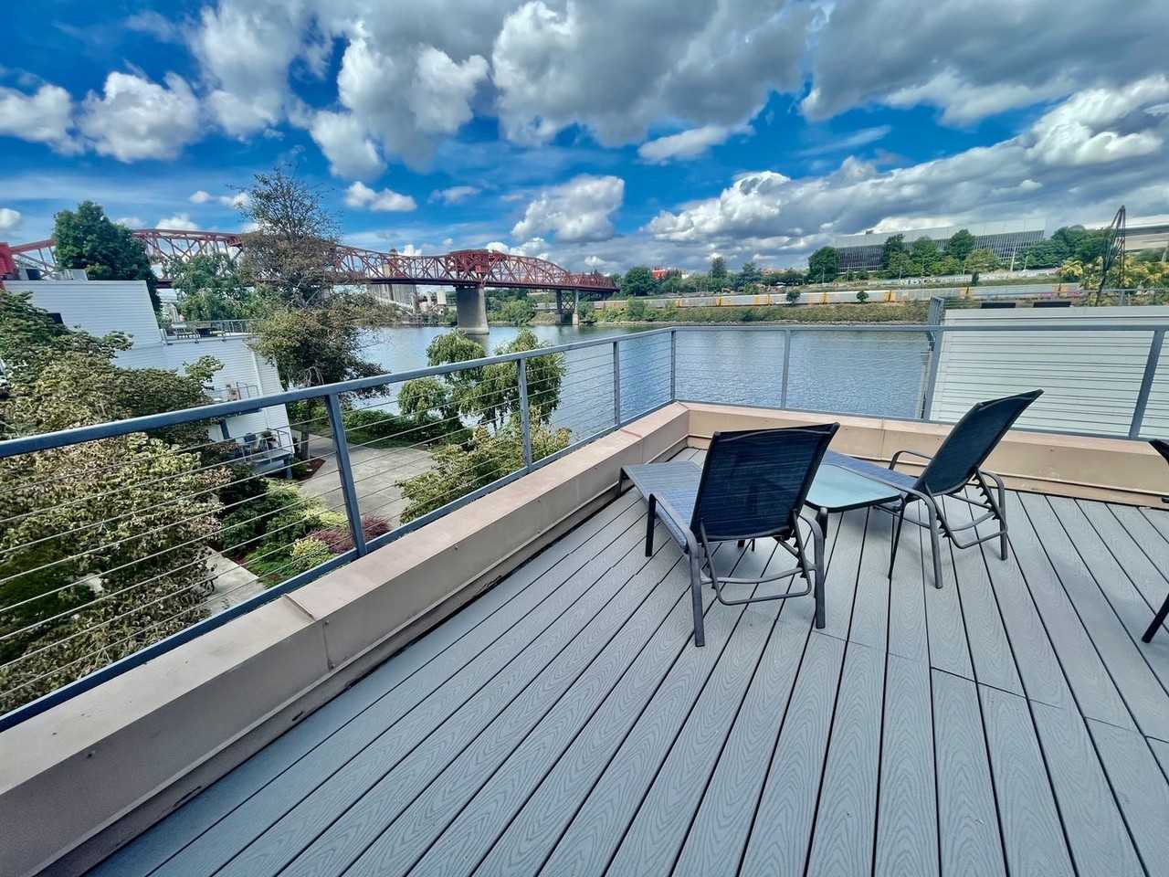 910 Nw Naito Pkwy