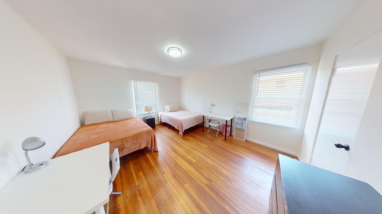 4815 63rd St - Photo 4 of 13