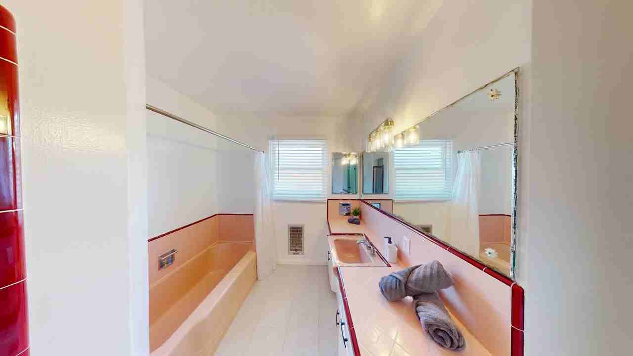 4815 63rd St - Photo 5 of 13