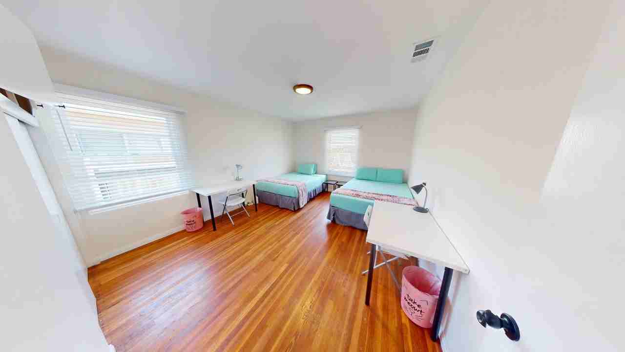 4815 63rd St - Photo 6 of 13