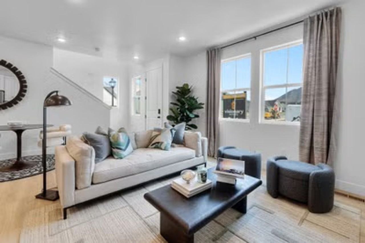 83 S Moonlit Rd - Photo 3 of 13