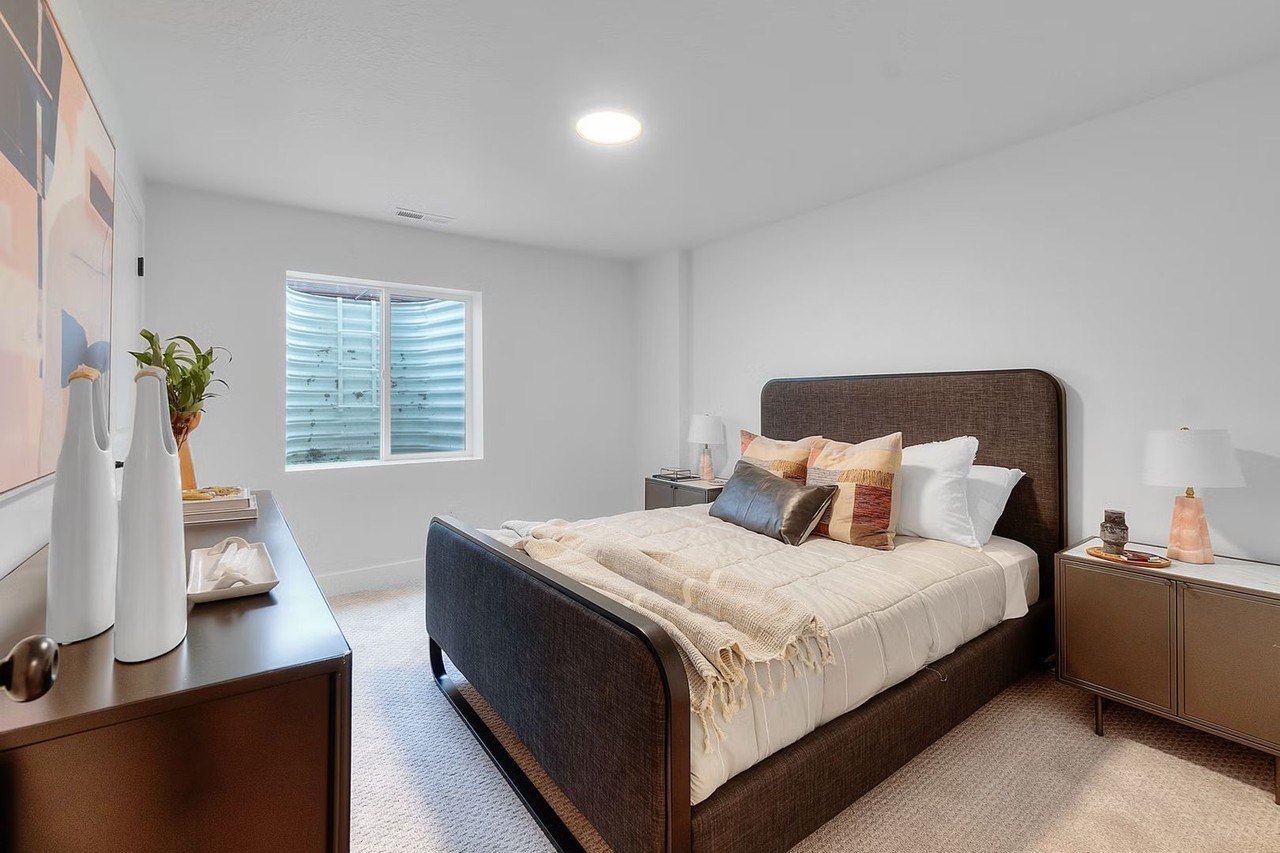 83 S Moonlit Rd - Photo 5 of 13