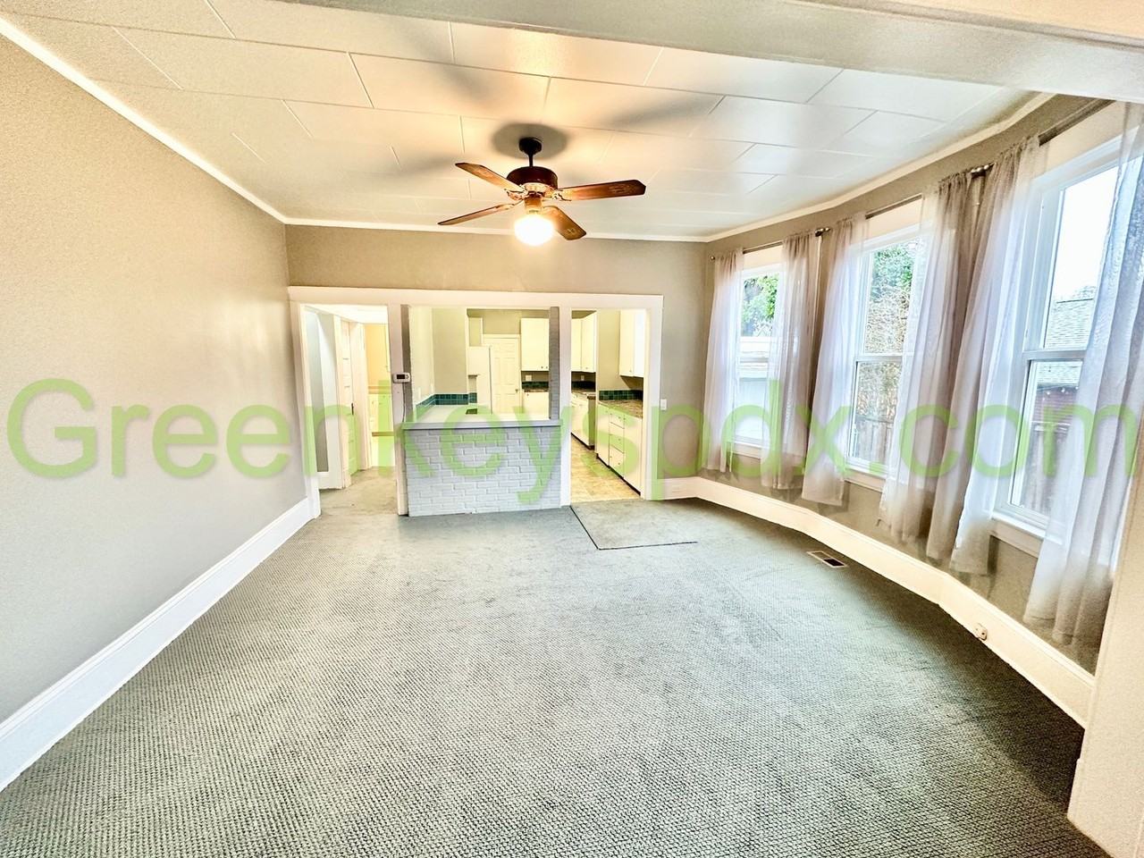 2723 Se 62nd Ave - Photo 3 of 38