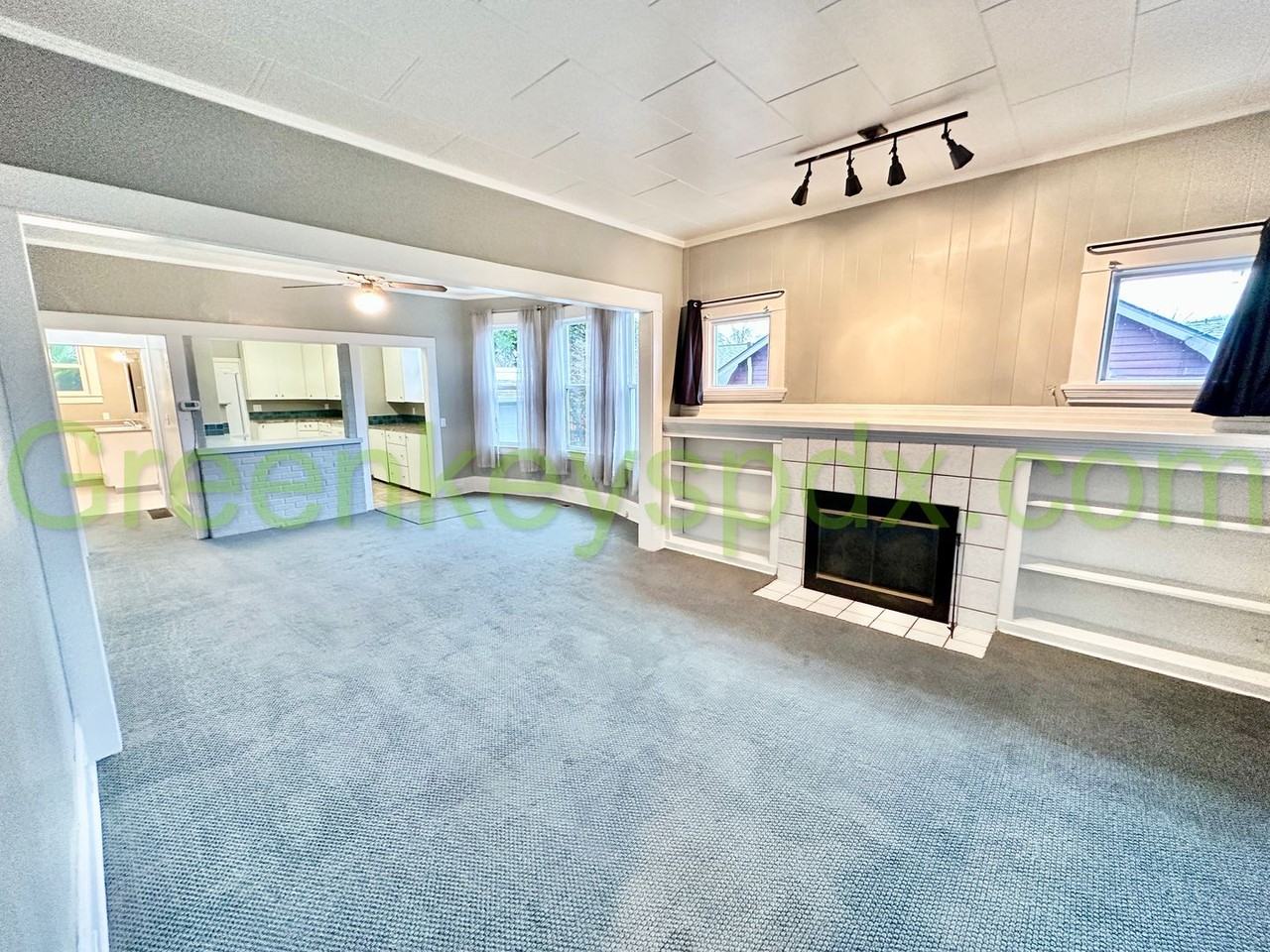 2723 Se 62nd Ave - Photo 2 of 38