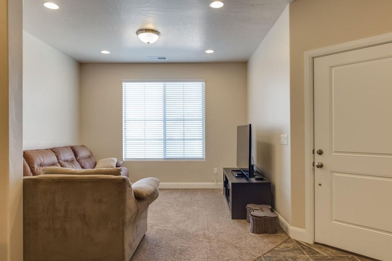 3633 S Atlanta Ln - Photo 3 of 30