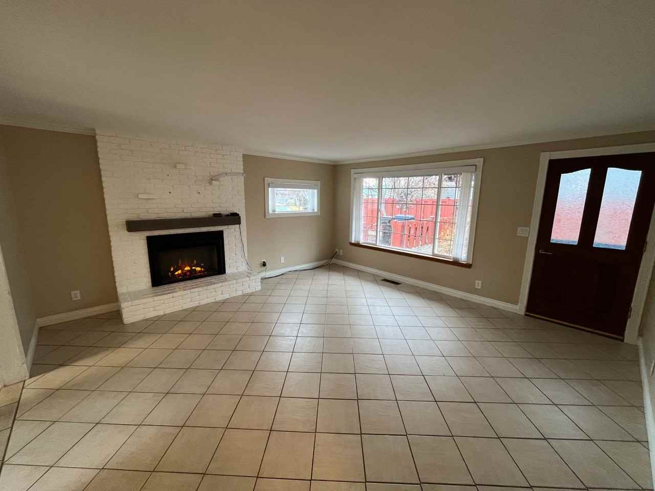 725 Nw Birch Ave - Photo 2 of 19