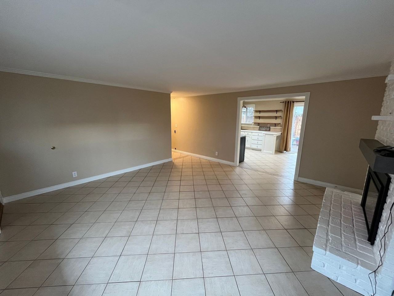 725 Nw Birch Ave - Photo 3 of 19