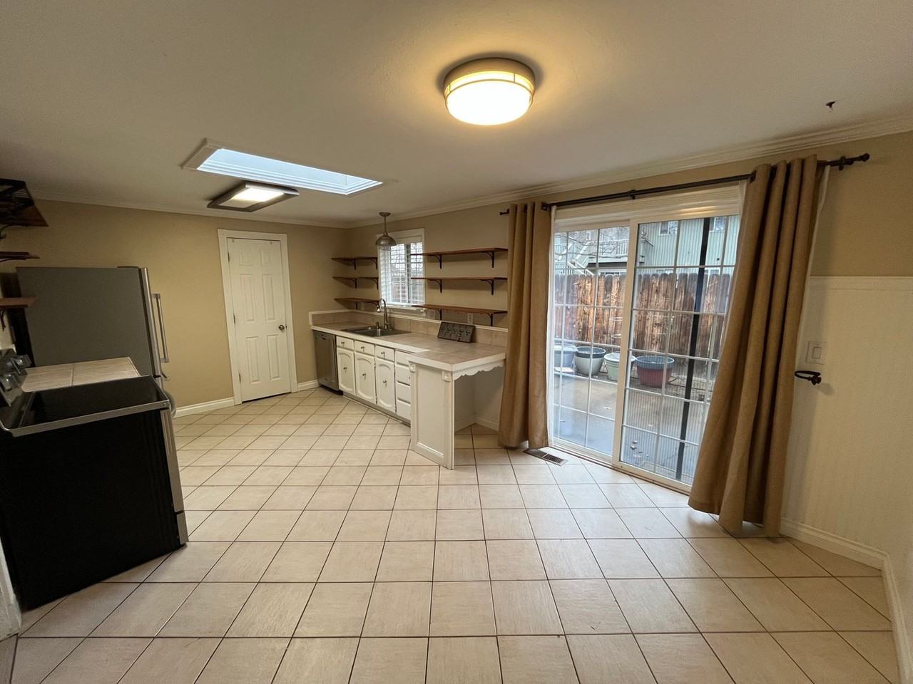 725 Nw Birch Ave - Photo 5 of 19