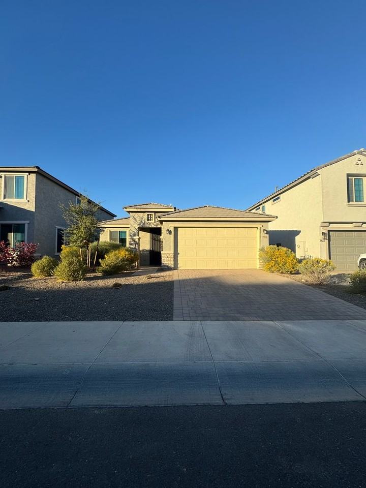 19848 W Rancho Dr - Photo 2 of 24