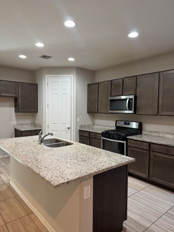 19848 W Rancho Dr - Photo 6 of 24