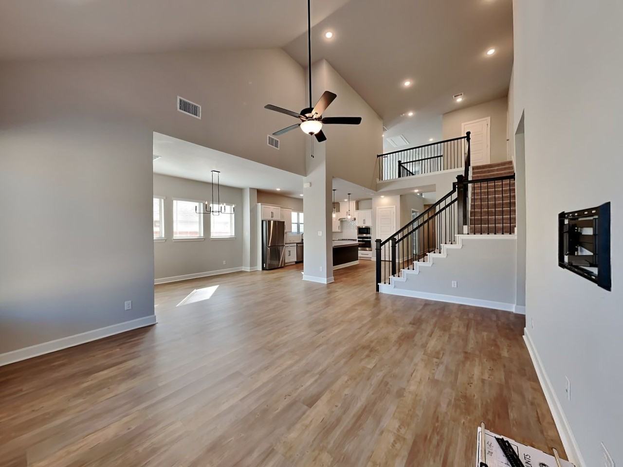 2229 Dunstan Dr - Photo 2 of 23