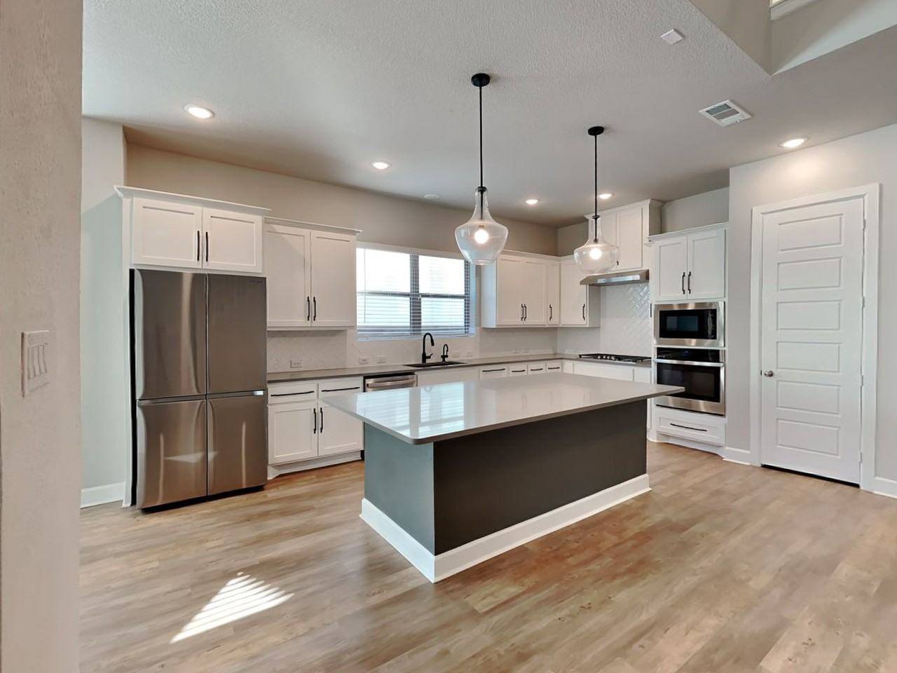 2229 Dunstan Dr - Photo 3 of 23