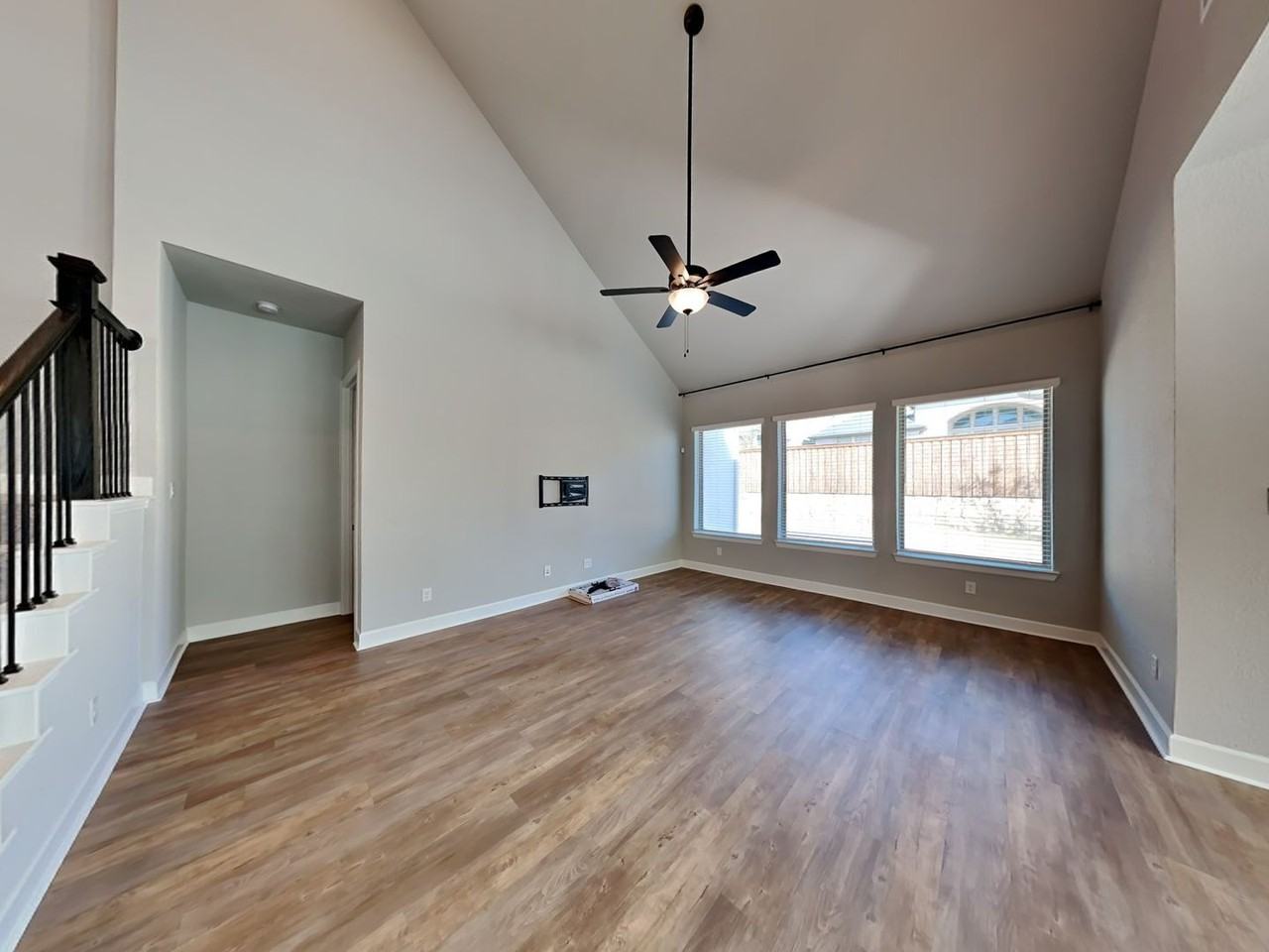 2229 Dunstan Dr - Photo 4 of 23