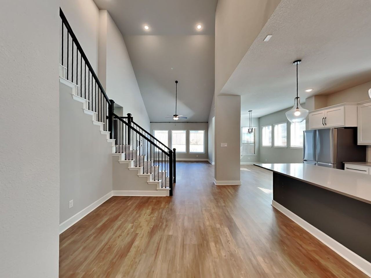 2229 Dunstan Dr - Photo 5 of 23