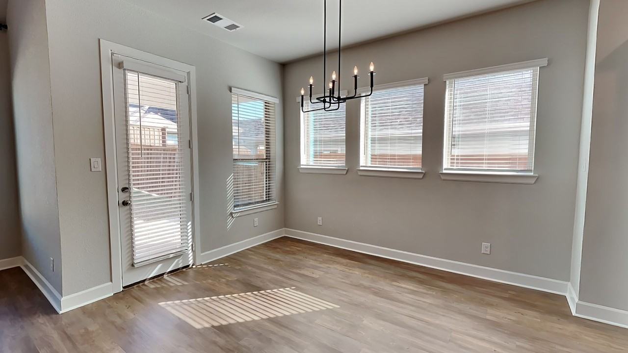 2229 Dunstan Dr - Photo 6 of 23