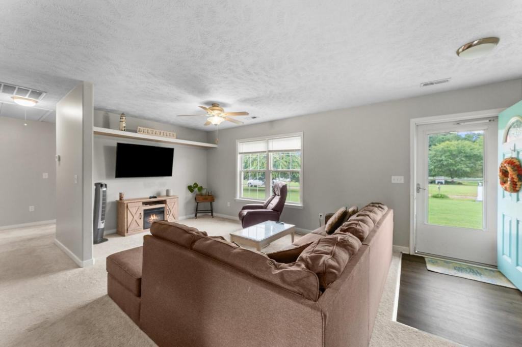 121 Ashley Ct - Photo 7 of 14