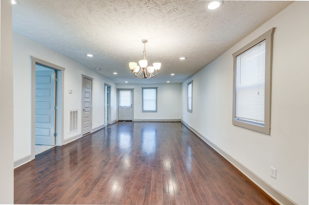 1018 Clemmons St - Photo 2 of 27