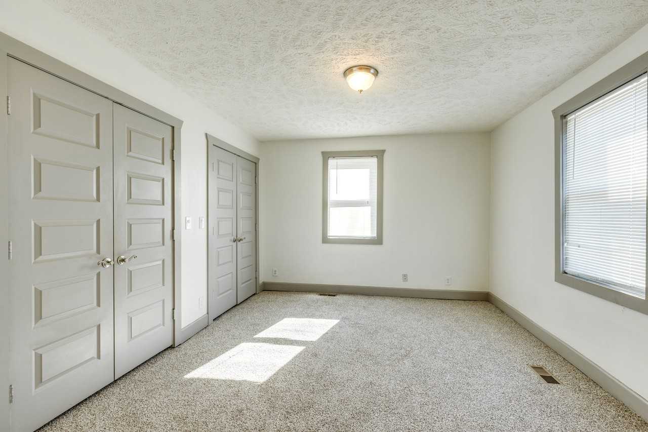 1018 Clemmons St - Photo 5 of 27