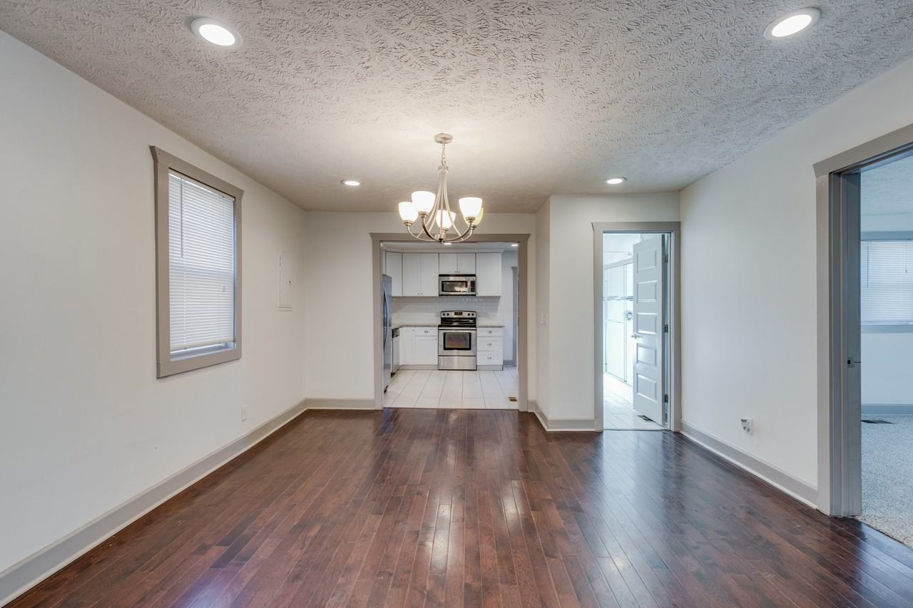 1018 Clemmons St - Photo 4 of 27